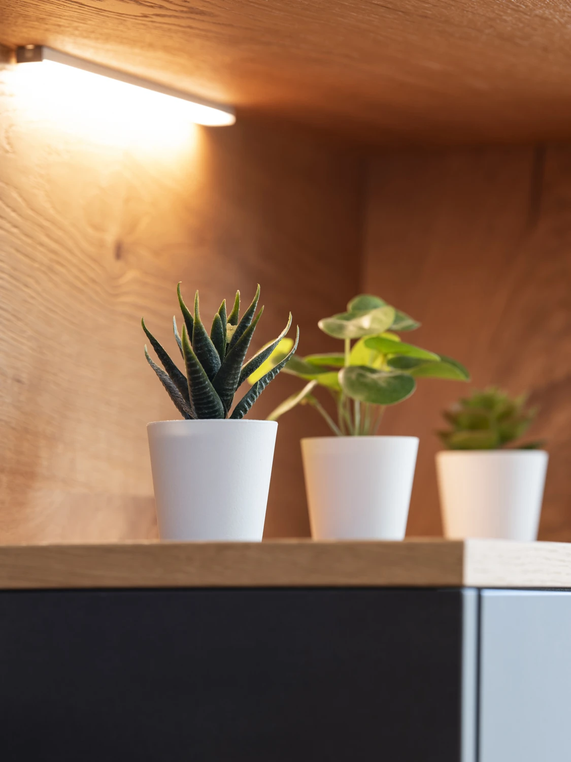 Küchenzeile mit großer Fensterbank